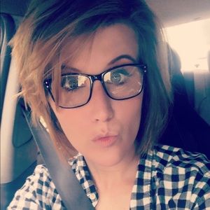 Meet your Posher, April